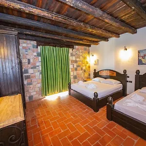 rooms-sarajet-e-pashait.albaniahotels.org/