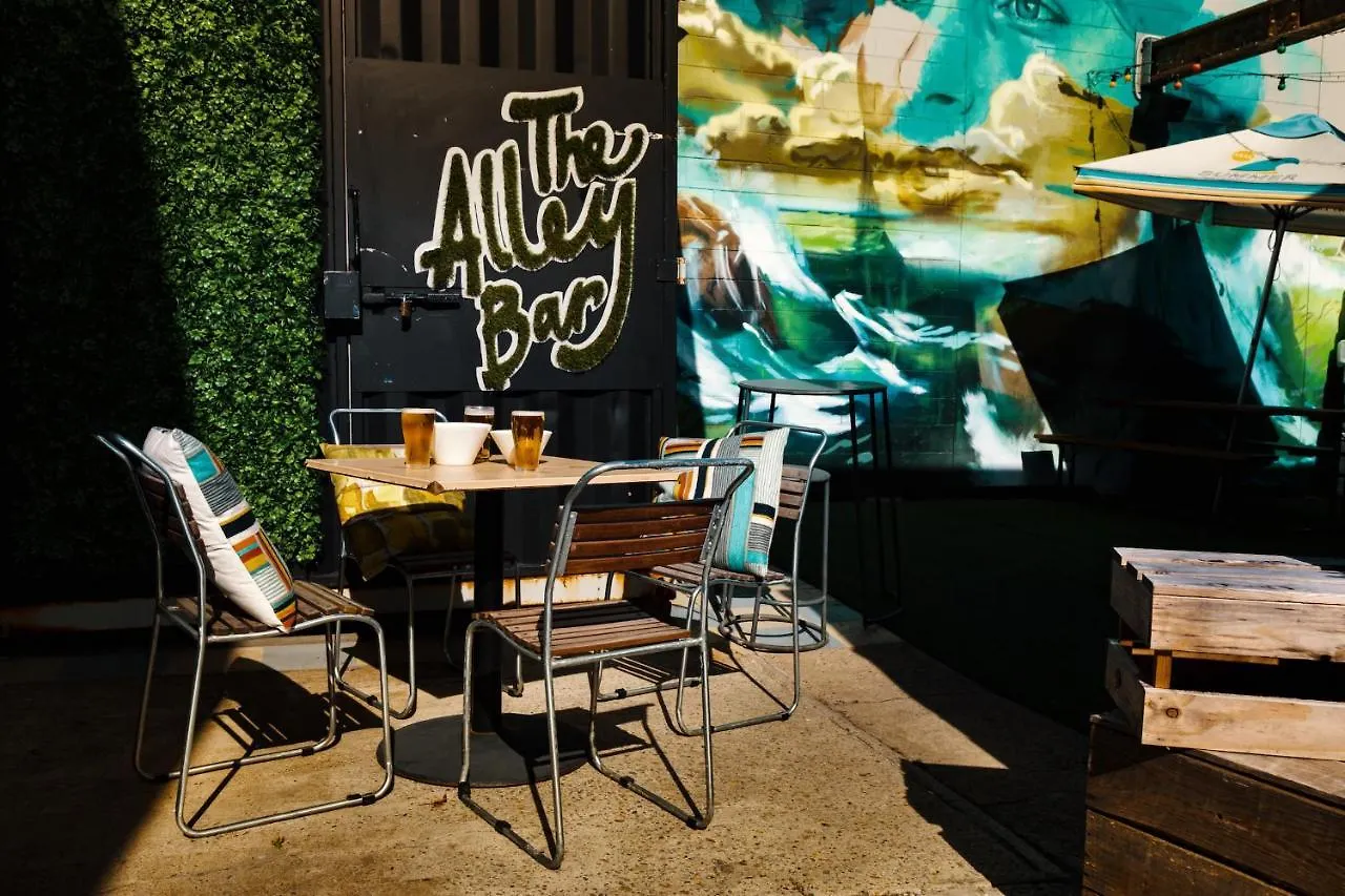 Coolangatta Sands Hotel Hostel